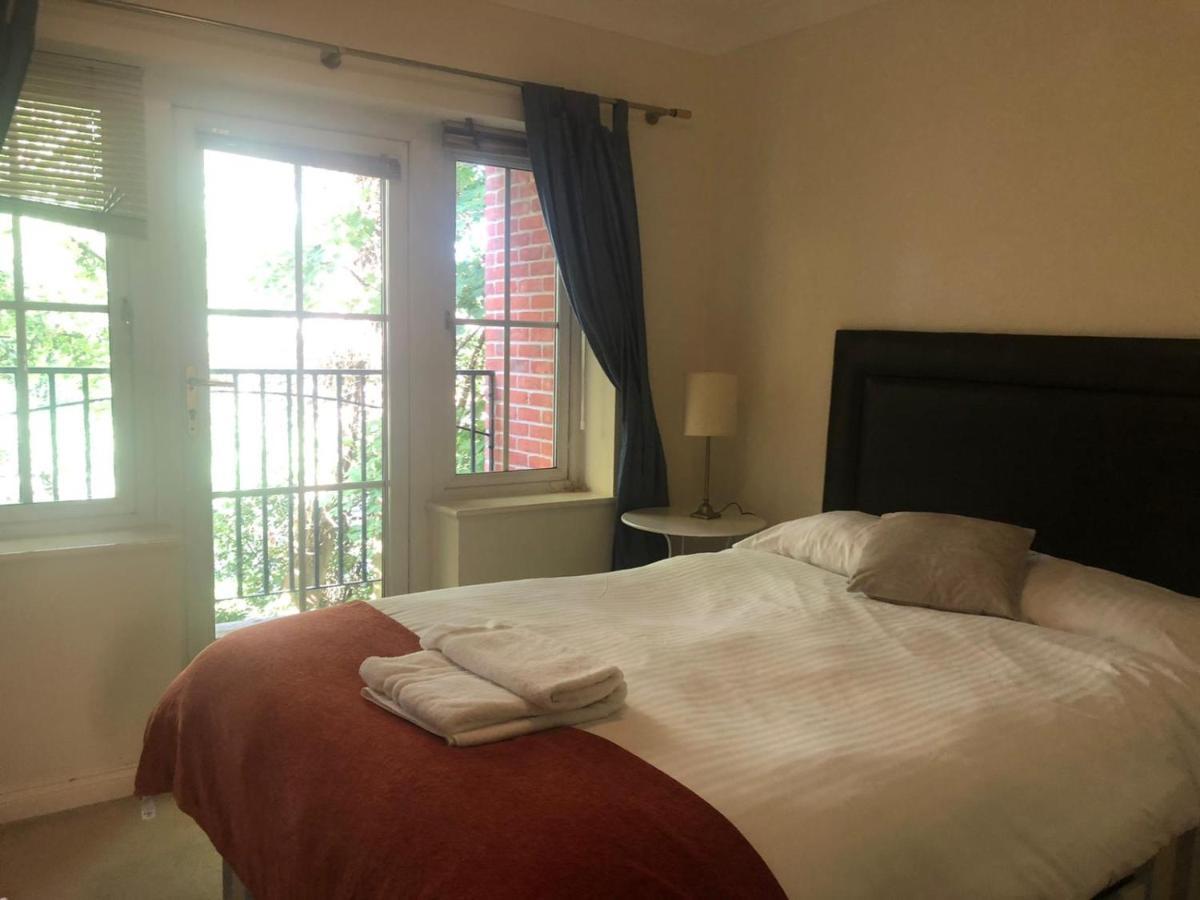 Lovely 2 Bedroom 2 Baths Flat With Free Parking Basingstoke Exteriör bild